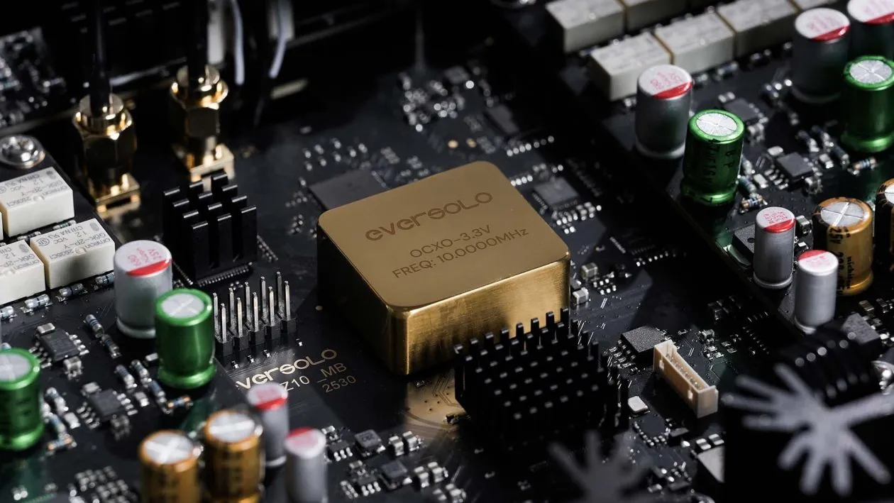 Eversolo DAC-Z10 dettaglio clock / layout